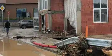 Наводнение и разрушена сграда