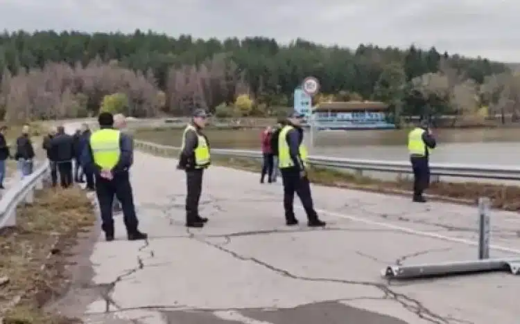 Наредиха евакуация за село находящо се до наш голям град 1