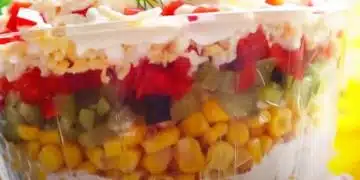 Салата с цветни слоеве и зеленчуци