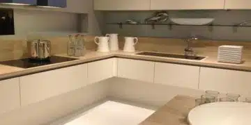 Защо кухнята ви се струва тясна: Коя грешка в разположението на мебелите "изяжда" пространството 1