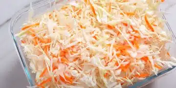 Нарязано зеле с моркови