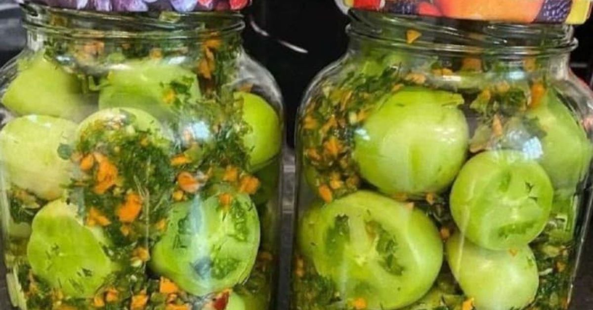 Мариновани зелени домати: Рецепта, която ще бъде хит Мариновани зелени домати в буркани