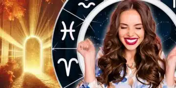 Жена с космически мотиви и символи