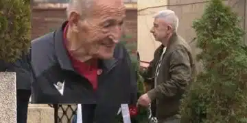 Легенди на българския футбол изпратиха Стоян Йорданов 9