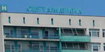 Чудо във Варна: медици спасиха петдневно бебе в критично състояние 2