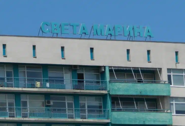 Чудо във Варна: медици спасиха петдневно бебе в критично състояние 1