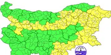Централна и Източна България под предупреждение за опасно време 8
