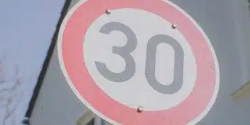 Нови правила в Гърция: 30 км/ч в градовете от 1 януари 1