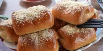 Домашни кифлички с мая и сладко - меки, ароматни и винаги сполучливи 1