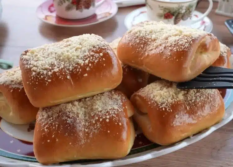 Домашни кифлички с мая и сладко - меки, ароматни и винаги сполучливи 1