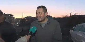 Жители на столичен квартал газят в кал по улицата си 3