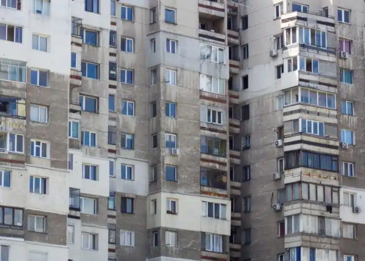 Куриоз! Човек с месечен доход 40 хиляди лева е ползвал общинско жилище 1