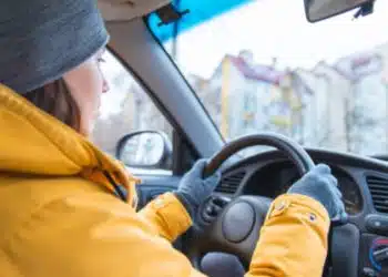 Опасни условия на пътя: как да шофираме при вятър и поледици 4