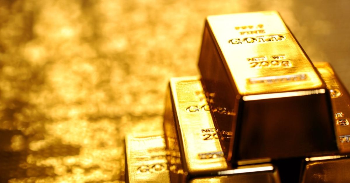 Каквото докоснат, става пари: 4 зодии с мощен финансов ден в четвъртък Купчина блестящи златни кюлчета на разфокусиран златист фон