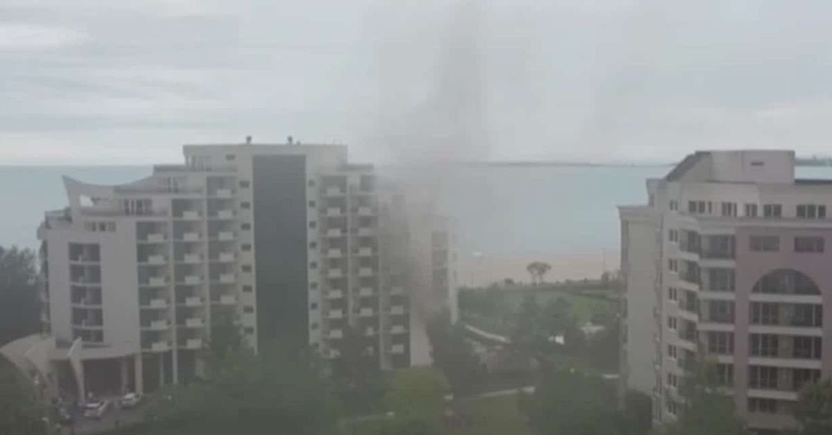 Пожар в хотел в Слънчев бряг взе жертва Воден смерч между хотелски сгради на морския бряг при облачно време.