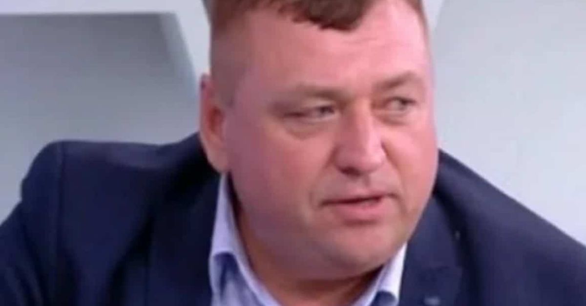 Рокада във Варна: шефът на РИОСВ е освободен от поста си Мъж в син костюм и светла риза гледа настрани.
